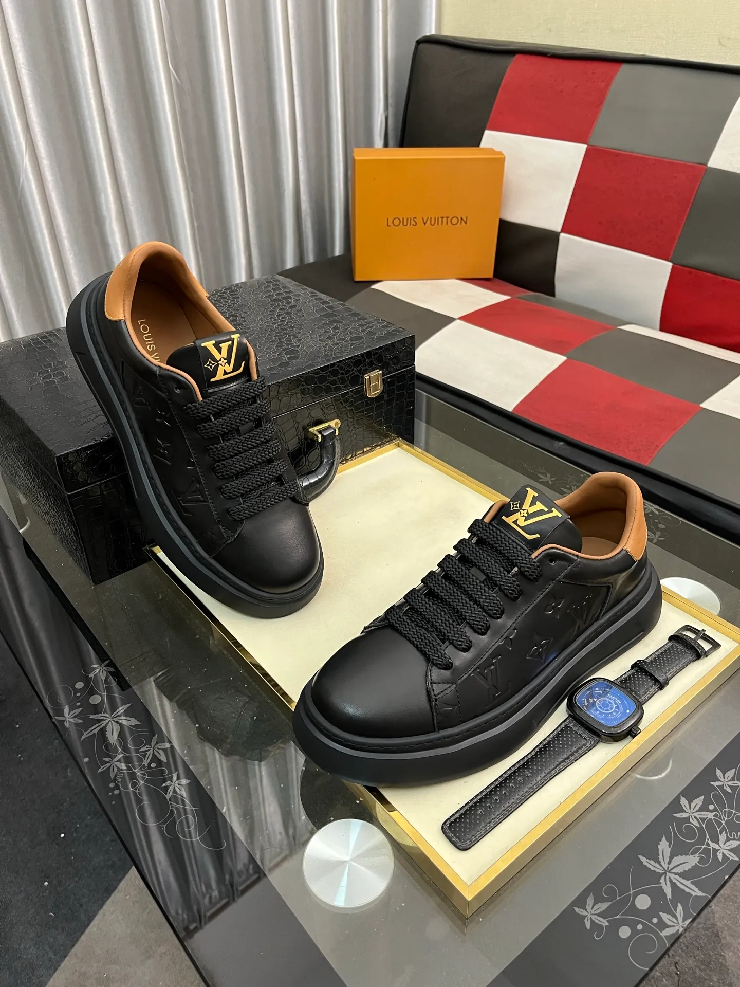 Men's shoes 💰480⌚️⌚️【LOUlS VUlTTON】Louis Vuitton～unique modern sneakers. LV counter purchasing 🏃casual shoes😍😍 Men's 2025 counters are on sale at the same time. The original brand imported from Italy selects first-layer soft cowhide. ➕Special material 🐑Sheepskin lining Size: 38-442⃣️Colors available